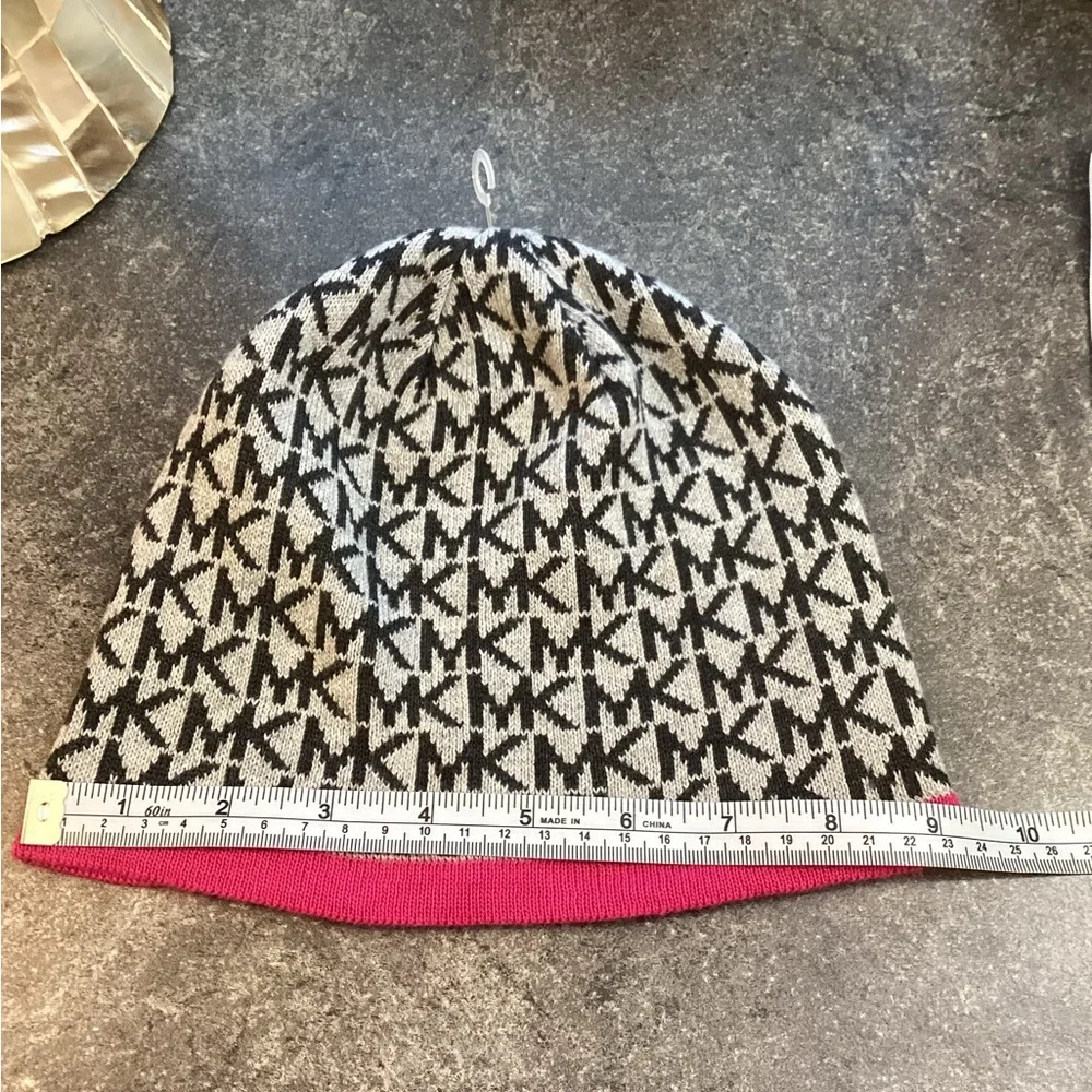 Michael Kors Woman’s Beanie Hat NWOT - Picture 2 of 4